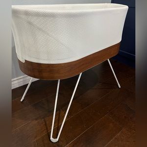 Selling our beloved snoo, excellent used condition and works wonderfully